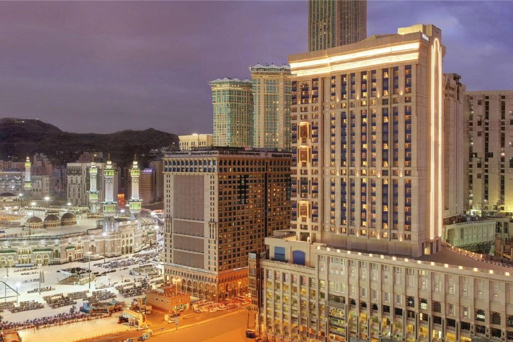 Hilton Suites 5* ou équivalent